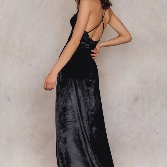 BNWT SASKIA VELVET GOWN - Picture 3 of 6